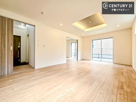 ���r���O �J�����̂���L�XLDK�I�\�t�@�[��_�C�j���O�e�[�u����u���Ă������ɂȂ�Ȃ��̂ŉ��K�ɉ߂����܂��I�R�~���j�P�[�V���������₷�����r���O�ł��B