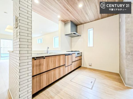 �L�b�`�� ��Ƃ肠�钲���X�y�[�X�ō�Ƃ����₷�����K�ȃL�b�`���ł��I
���q�l�ƈꏏ�ɂ��َq������y���߂�L�X�X�y�[�X�ł��B�y�����������ԂɂȂ肻���ł��ˁI