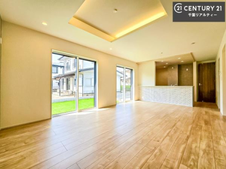 ���r���O �D�����z���܂肪���r���O����ł���ċ��S�n�̗ǂ���Ԃ����o���Ă���܂��I
���났�̎��Ԃ��߂����܂��I