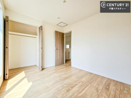 �q������ ���[�X�y�[�X�����Ă��܂��I�������X�b�L�����ڂ��鎖���ł��܂��ˁB
�Ƌ��I�΂Ȃ��V���v���ȃf�U�C���ׁ̈A�Ƌ��I�΂����C�ɓ���̋�ԍ�肪�ł������ł��ˁB