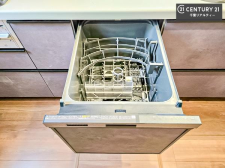 �L�b�`�� �H��@�t���̃L�b�`���ł��I�Z���������r��h�~�Ƃ��đ�ϊ��􂷂�֗��Ȏd�l�ł��I�r���g�C���Ȃ̂ŃL�b�`���̏ꏊ����炸�����X�y�[�X���L���g�����Ƃ��o���܂��I