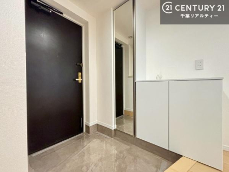 ���� �V���[�Y�{�b�N�X�t���B���ւ��Еt�����|�������₷���ł��I
�X�b�L���������ւŌ˂��J�����u�ԁA�������̂���S�n������Ԃ��o�}���Ă���܂��B