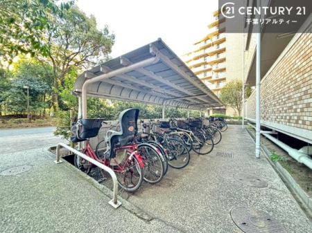 ���̑����p�� ���֏ꊮ���ŁA���q���܂̎��]�Ԃ�ʋΗp�̎��]�Ԃ����S���Ēu���܂��B���Ƒ��ɂ����ꂵ���֗��Ȑݔ��ł��B
�󂫏󋵂����C�y�ɂ��₢���킹���������B