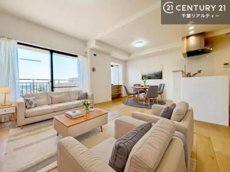 ���r���O �Ƌ��CG�p�[�X�ł��B��؂ȉƑ����W�܂邩�炱��LDK�ɂ͂�����肽���B
�q�����������C�ɏ΂��Ȃ��瑖�����Ă���p�����������u�L���Ƃɂ��ėǂ������v�Ǝv���u�Ԃł��B