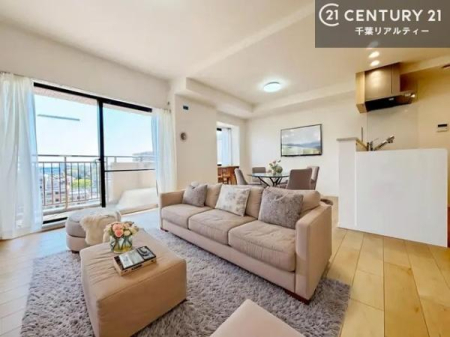 ���r���O �Ƌ��CG�p�[�X�ł��B��؂ȉƑ����W�܂邩�炱��LDK�ɂ͂�����肽���B
�q�����������C�ɏ΂��Ȃ��瑖�����Ă���p�����������u�L���Ƃɂ��ėǂ������v�Ǝv���u�Ԃł��B