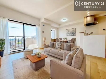 ���r���O �Ƌ��CG�p�[�X�ł��B�傫�ȑ����炽���Ղ�̗z���������閾�邢���r���O�B�J�����̂��郊�r���O�ŉƑ��c���̂��났�̎��Ԃ��߂����܂��I