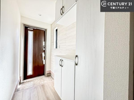 ���� �V���[�Y�{�b�N�X�t���Ȃ̂ŁA���ւ��Еt�����|�������₷���ł��I
�X�b�L���������ւŌ˂��J�����u�ԁA�������̂���S�n������Ԃ��o�}���Ă���܂��B