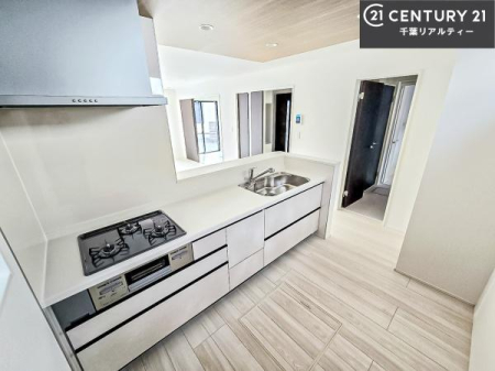 �L�b�`�� ��Ƃ肠�钲���X�y�[�X�ō�Ƃ����₷�����K�ȃL�b�`���ł��I
���q�l�ƈꏏ�ɂ��َq������y���߂�L�X�X�y�[�X�ł��B�y�����������ԂɂȂ肻���ł��ˁI