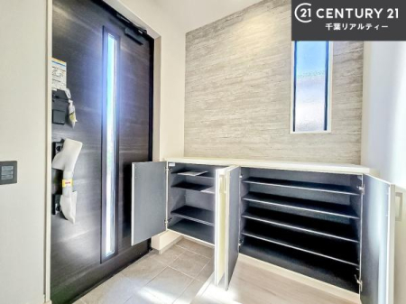 ���� �V���[�Y�{�b�N�X�t���B���ւ��Еt�����|�������₷���ł��I
�X�b�L���������ւŌ˂��J�����u�ԁA�������̂���S�n������Ԃ��o�}���Ă���܂��B