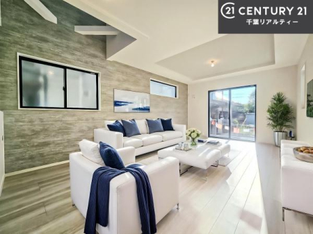 ���r���O �Ƌ��CG�p�[�X�ł��B�J�����̂���L�XLDK�I�\�t�@�[��_�C�j���O�e�[�u����u���Ă������ɂȂ�Ȃ��̂ŉ��K�ɉ߂����܂��I�R�~���j�P�[�V���������₷�����r���O�ł��I