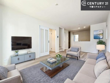 ���r���O �Ƌ��CG�p�[�X�ł��B��؂ȉƑ����W�܂邩�炱��LDK�ɂ͂�����肽���B
�q�����������C�ɏ΂��Ȃ��瑖�����Ă���p�����������u�L���Ƃɂ��ėǂ������v�Ǝv���u�Ԃł��B