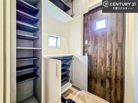 ���� �V���[�Y�{�b�N�X�t���Ȃ̂ŁA���ւ��Еt�����|�������₷���ł��I
�X�b�L���������ւŌ˂��J�����u�ԁA�������̂���S�n������Ԃ��o�}���Ă���܂��B