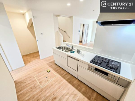 �L�b�`�� ��Ƃ肠�钲���X�y�[�X�ō�Ƃ����₷�����K�ȃL�b�`���ł��I
���q�l�ƈꏏ�ɂ��َq������y���߂�L�X�X�y�[�X�ł��B�y�����������ԂɂȂ肻���ł��ˁI