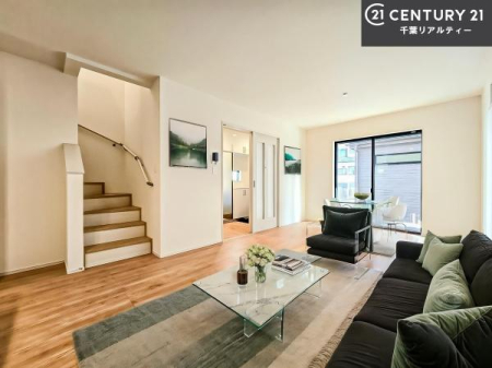 ���r���O �Ƌ��CG�p�[�X�ł��B�J�����̂���L�XLDK�I�\�t�@�[��_�C�j���O�e�[�u����u���Ă������ɂȂ�Ȃ��̂ŉ��K�ɉ߂����܂��I�R�~���j�P�[�V���������₷�����r���O�ł��I