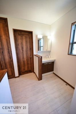 ���̑����� 2�K�̘L���ɂ͑����������܂��I���邭�S�n�̗ǂ���Ԃł��B