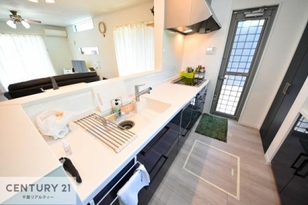 �L�b�`�� ��l�C�̑Ζʎ��V�X�e���L�b�`�����̗p���Ă��܂��I���Ƒ��̃R�~���j�P�[�V���������R�Ƒ�����݌v�ł��B
���q�l�ɂ��ڂ��͂��̂Ŋ������ł��ˁB���[�͂�����܂��I