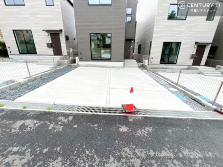 ���ԏ� ���ԃX�y�[�X��2�䕪����܂��I�Z�J���h�J�[�͂������A�o�C�N�⎩�]�ԂȂǂ��u���ꏊ�ɍ���܂���B