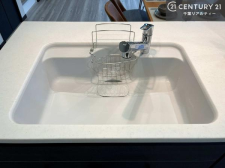 �L�b�`�� �y���d�l�z���C�h�ȃV���N�ł��ˁI�������˂ɂ������������₷���Ǝ����y�X�d�l�̃V�X�e���L�b�`���ł��I
�f�U�C�����Ƌ@�\�������˂��L�b�`���Ő�����������܂��ˁI