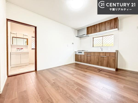 �L�b�`�� ��Ƃ肠�钲���X�y�[�X�ō�Ƃ����₷�����K�ȃL�b�`���ł��I
���q�l�ƈꏏ�ɂ��َq������y���߂�L�X�X�y�[�X�ł��B�y�����������ԂɂȂ肻���ł��ˁI