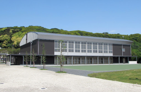 ���ӊ� �y���w�Z�z�N�Îs���������w�Z�F1864m