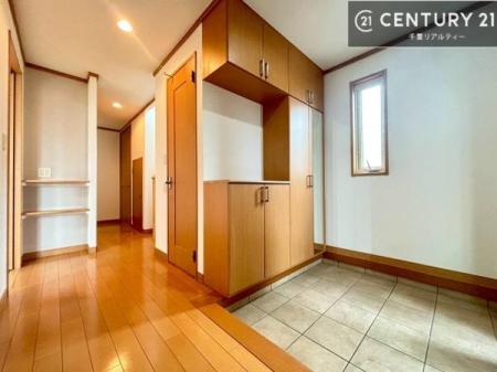 ���� �V���[�Y�{�b�N�X�t���Ȃ̂ŁA���ւ��Еt�����|�������₷���ł��I
�X�b�L���������ւŌ˂��J�����u�ԁA�������̂���S�n������Ԃ��o�}���Ă���܂��B