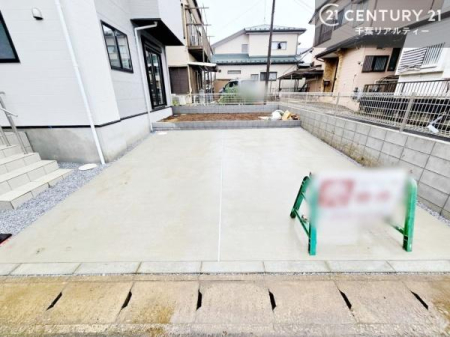 ���ԏ� ���ԃX�y�[�X��2�䕪����܂��I�Z�J���h�J�[�͂������A�o�C�N�⎩�]�ԂȂǂ��u���ꏊ�ɍ���܂���B