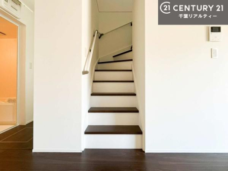 ���̑����� ���r���O�C���K�i�ŃR�~���j�P�[�V���������₷�����r���O�I�K�i�͖��邭�萠������Ă��܂��B���q�l�₲�N�z�̕������S���Ă����p�����܂��ˁI