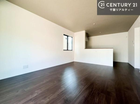 ���r���O �S�n�ǂ����r���O�͉Ƒ������R�ƏW�܂�܂��B�Ƒ��c�R�̎��Ԃ����������ł��B���Ƒ��ƁA����w�[���������Ԃ��߂��������ł��ˁB