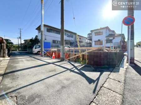 �O�ʓ��H�܂ތ��n�ʐ^ �S�䂭�܂Ō��n����������������悤�A�����ē��̂��p�ӂ������Ă���܂��B���C�y�ɂ��₢���킹�̏�A���z�̕�炵�ւ̈�������i�߂��������I