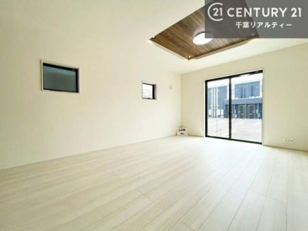 ���r���O �S�n�ǂ����r���O�͉Ƒ������R�ƏW�܂�܂��B�Ƒ��c�R�̎��Ԃ����������ł��B���Ƒ��ƁA����w�[���������Ԃ��߂��������ł��ˁB�i�{�H��j