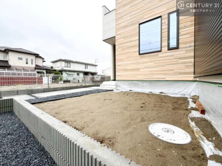 �� ������Ƃ�������X�؁[�X���t���Ă��܂��I�K�[�f�j���O���y���߂����ł��ˁB