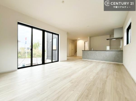 ���r���O �S�n�ǂ����r���O�͉Ƒ������R�ƏW�܂�܂��B�Ƒ��c�R�̎��Ԃ����������ł��B���Ƒ��ƁA����w�[���������Ԃ��߂��������ł��ˁB���邭�J���I�ȋ�Ԃł��B�i�{�H��j