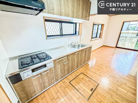 �L�b�`�� ���[�͂̍����V�X�e���L�b�`���ŁA��������H�����������Еt���A�L�X�Ƃ�����Ԃŉ��K�ɗ������y���߂܂��B