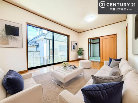 ���r���O �Ƌ��CG�p�[�X�ł��B��؂ȉƑ����W�܂邩�炱��LDK�ɂ͂�����肽���B
�q�����������C�ɏ΂��Ȃ��瑖�����Ă���p�����������u�L���Ƃɂ��ėǂ������v�Ǝv���u�Ԃł��B