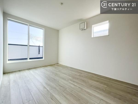 �m�� �o���R�j�[�ɖʂ��Ă���m���ł��B���邭�����肪����A���C����������ł��܂��I���N���āA�O�ɏo�Ĕw�L�т����[�ċz�����ǂ������}������邱�Ƃ��ł��܂��B�i�{�H��j