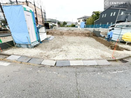 ���ԏ� ���ԃX�y�[�X��3�䕪����܂�(�Ԏ�ɂ��)�I�Z�J���h�J�[�͂������A�o�C�N�⎩�]�ԂȂǂ��u���ꏊ�ɍ���܂���B