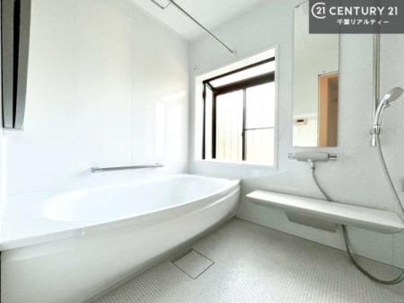 ���� ������Ƃ����������̂���o�X���[���I���K�ȃo�X�^�C��������܂��I
1���̔�����������Ɩ����Ă����f�G�ȃ����N�[�[�V������ԂɂȂ肻���ł��ˁB