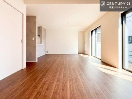 ���r���O �J�����̂���L�XLDK�I�\�t�@�[��_�C�j���O�e�[�u����u���Ă������ɂȂ�Ȃ��̂ŉ��K�ɉ߂����܂��I�R�~���j�P�[�V���������₷�����r���O�ł��B