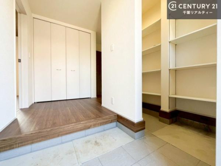 ���� ���֎��[���[�����Ă���̂ŁA���֎��肪�X�b�L���Еt�����q���ɌC�̒u����ɍ���܂���I