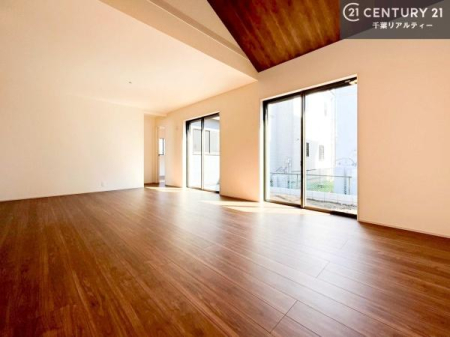 ���r���O �傫�ȑ����炽���Ղ�̗z���������閾�邢���r���O�B�J�����̂��郊�r���O�ŉƑ��c���̂��났�̎��Ԃ��߂����܂��I�����Ƒ��Ɗ炪���킹���郊�r���O�C���K�i�ŃR�~���j�P�[�V���������₷���I