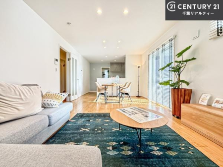 ���r���O �S�n�ǂ����r���O�͉Ƒ������R�ƏW�܂�܂��B�Ƒ��c�R�̎��Ԃ����������ł��B���Ƒ��ƁA����w�[���������Ԃ��߂��������ł��ˁB