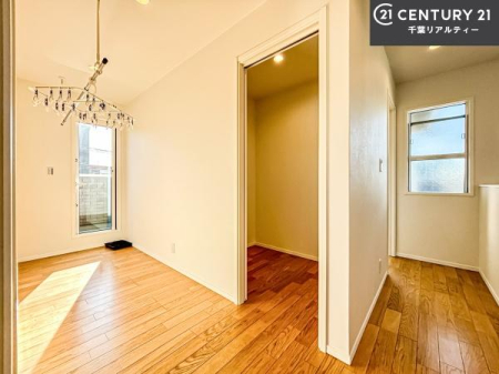 ���r���O�ȊO�̋��� ���[�X�y�[�X�����Ă��܂��I�������X�b�L�����ڂ��鎖���ł��܂��ˁB
�Ƌ��I�΂Ȃ��V���v���ȃf�U�C���ׁ̈A�Ƌ��I�΂����C�ɓ���̋�ԍ�肪�ł������ł��ˁB