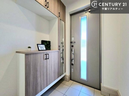 ���� �V���[�Y�{�b�N�X�t���B���ւ��Еt�����|�������₷���ł��I
�X�b�L���������ւŌ˂��J�����u�ԁA�������̂���S�n������Ԃ��o�}���Ă���܂��B