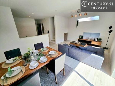 ���r���O �S�n�ǂ����r���O�͉Ƒ������R�ƏW�܂�܂��B�Ƒ��c�R�̎��Ԃ����������ł��B���Ƒ��ƁA����w�[���������Ԃ��߂��������ł��ˁB