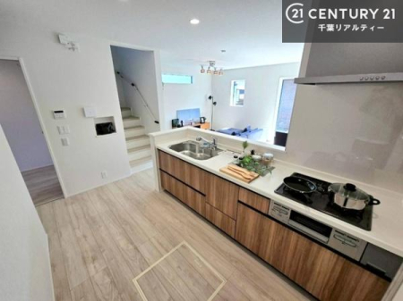 �L�b�`�� ��Ƃ肠�钲���X�y�[�X�ō�Ƃ����₷�����K�ȃL�b�`���ł��I
���q�l�ƈꏏ�ɂ��َq������y���߂�L�X�X�y�[�X�ł��B�y�����������ԂɂȂ肻���ł��ˁI