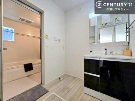 ���ʑ�E���ʏ� �O�ʋ��d�l�̐��ʏ��́A�g�����Ȃ݂����₷������I���͎��[�ɂȂ��Ă��܂��B�h���C���[�₨���ϓ����Еt������̂Ő��ʑ������X�b�L���ƌ����邱�Ƃ��o���܂��I