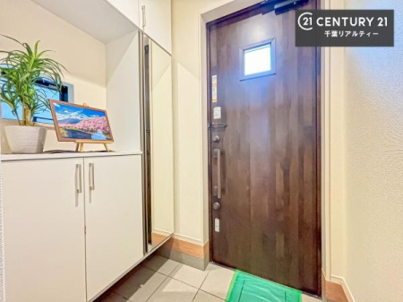 ���� �V���[�Y�{�b�N�X�t���B���ւ��Еt�����|�������₷���ł��I
�X�b�L���������ւŌ˂��J�����u�ԁA�������̂���S�n������Ԃ��o�}���Ă���܂��B