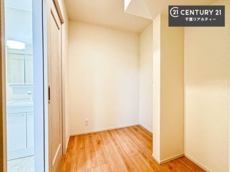 ���[ �t�@�~���[�N���[�N��������Z�܂��́A���[�͂Ɖ��K�������˔������ґ�ȋ�Ԑ݌v�B�ߗނ�o�b�O�A�G�ߕ��܂łЂƂ܂Ƃ߂ɂł��A���X�̐������ڂ������ƃX�}�[�g�ɁI