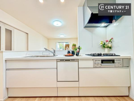 �L�b�`�� ���[�͂̍����V�X�e���L�b�`���ŁA��������H�����������Еt���A�L�X�Ƃ�����Ԃŉ��K�ɗ������y���߂܂��B