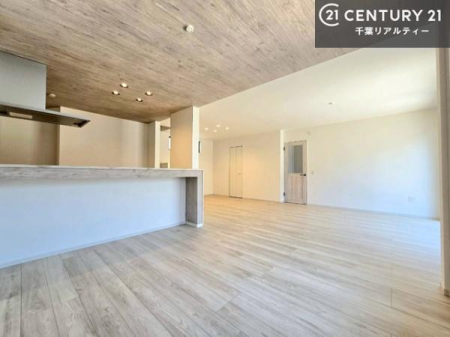 ���r���O �S�n�ǂ����r���O�͉Ƒ������R�ƏW�܂�܂��B�Ƒ��c�R�̎��Ԃ����������ł��B���Ƒ��ƁA����w�[���������Ԃ��߂��������ł��ˁB